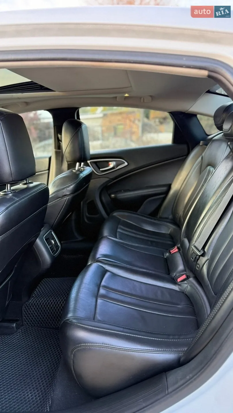 2014 Chrysler 200 - мініатюра 23