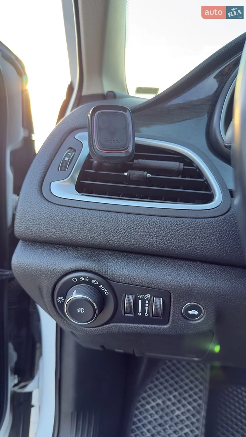 2014 Chrysler 200 - мініатюра 27