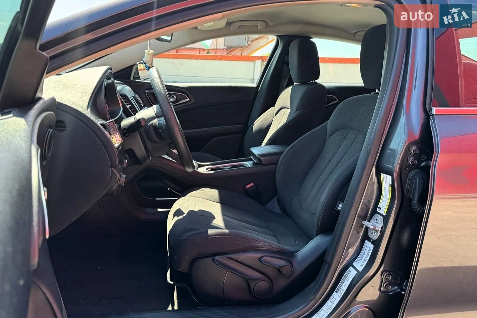 2015 Chrysler 200 - мініатюра 9