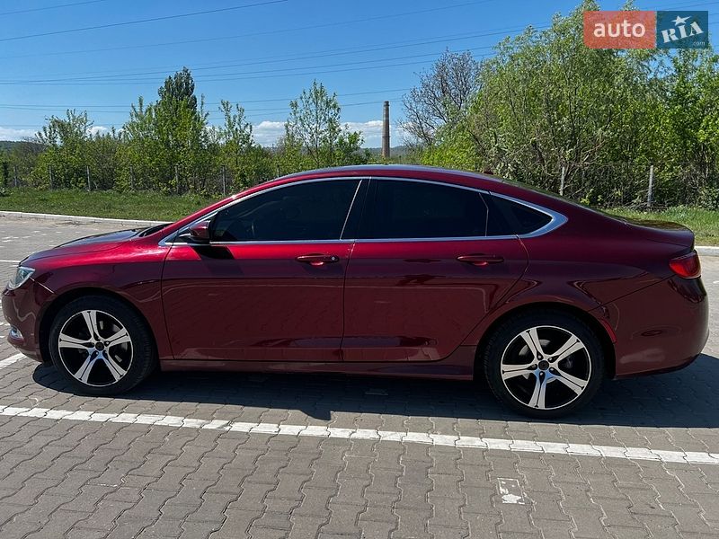 Седан Chrysler 200 2015 в Черновцах