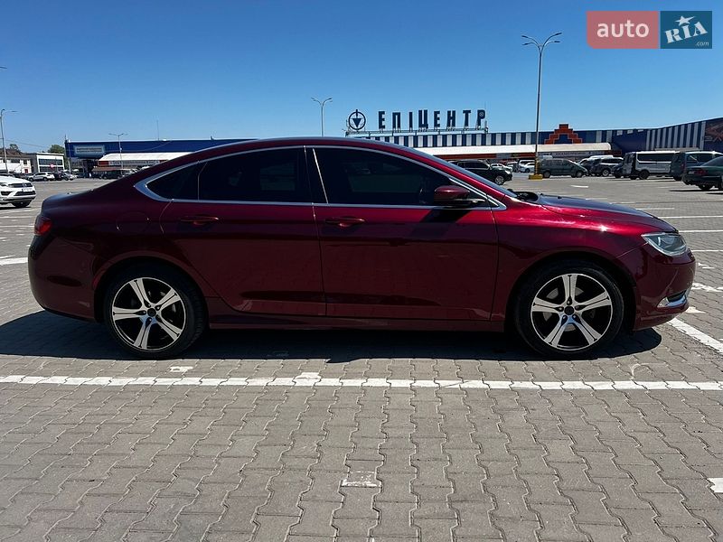 Седан Chrysler 200 2015 в Черновцах