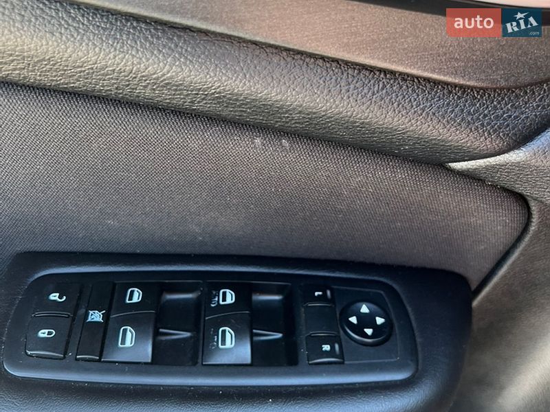 Седан Chrysler 200 2015 в Черновцах