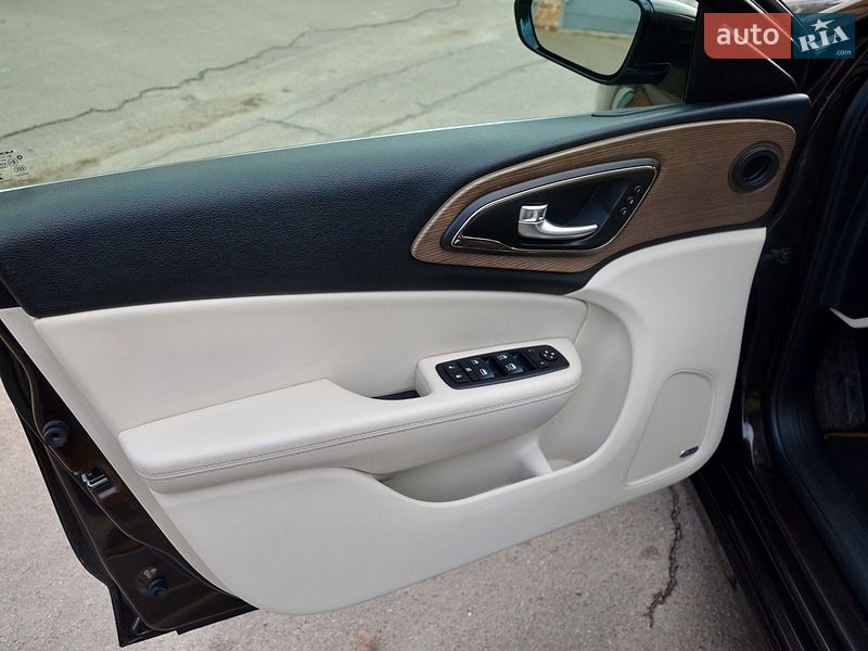Седан Chrysler 200 2014 в Києві