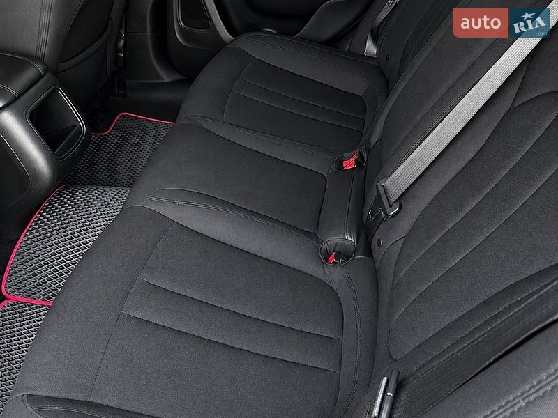 Седан Chrysler 200 2015 в Черновцах