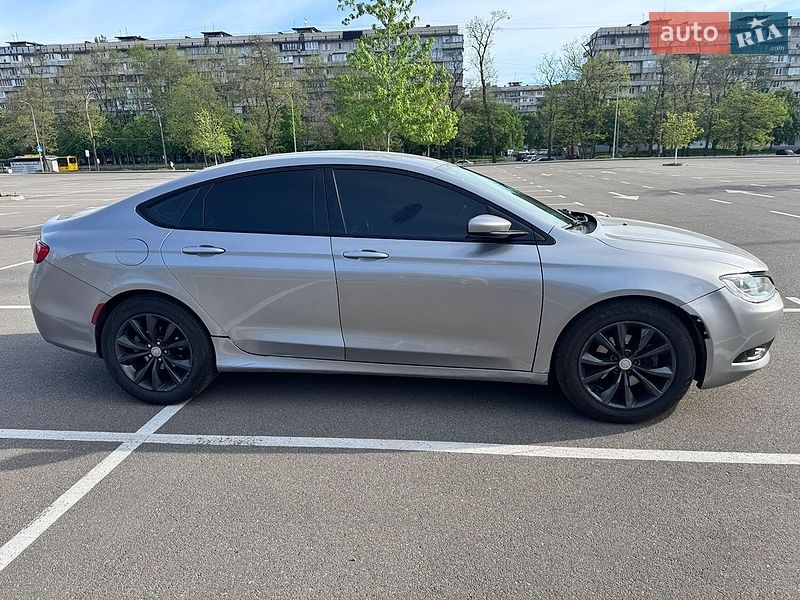 Седан Chrysler 200 2017 в Киеве