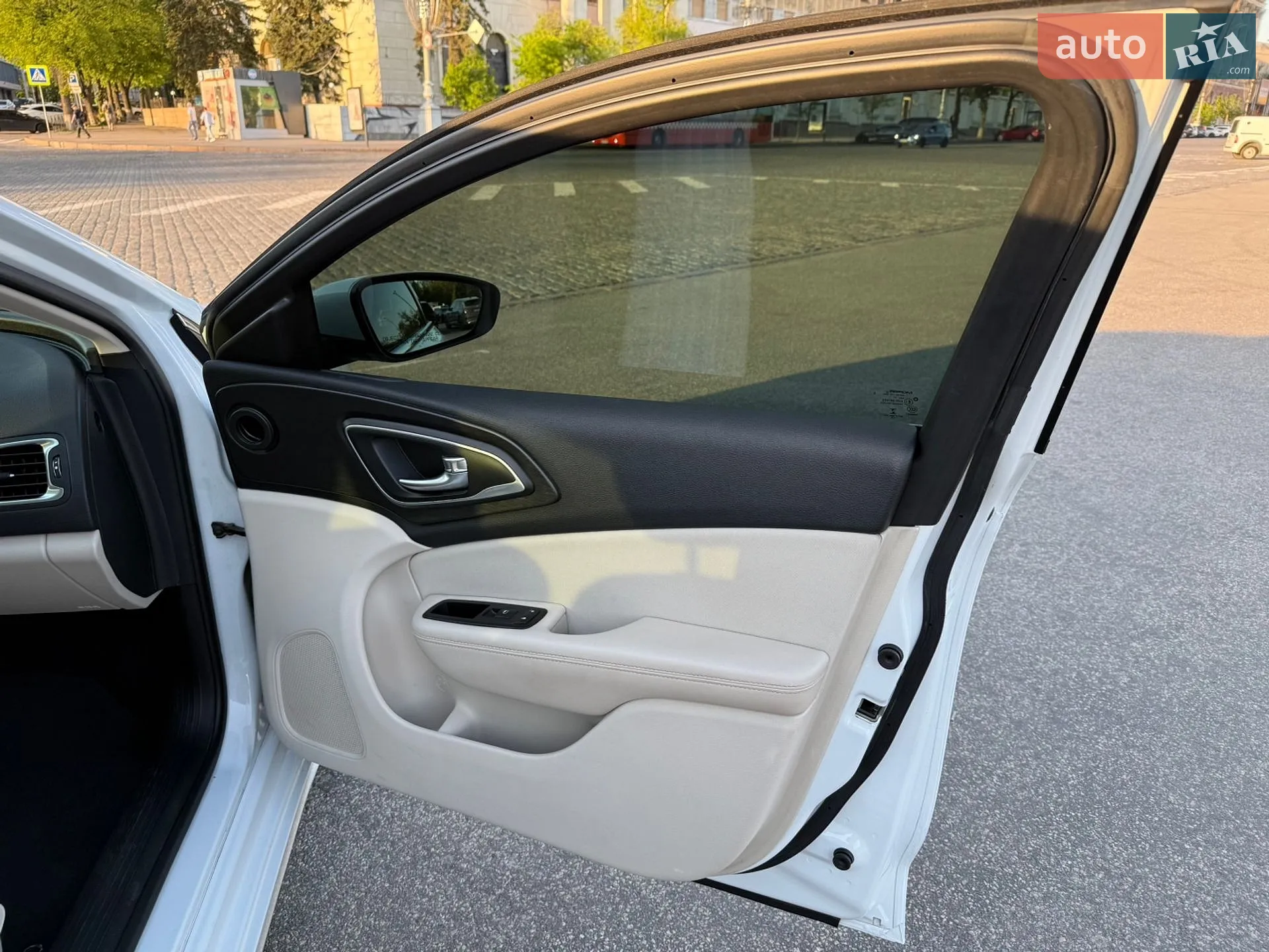 2014 Chrysler 200 - мініатюра 15