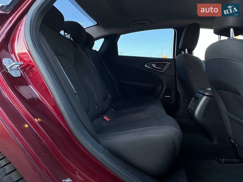 Седан Chrysler 200 2015 в Киеве