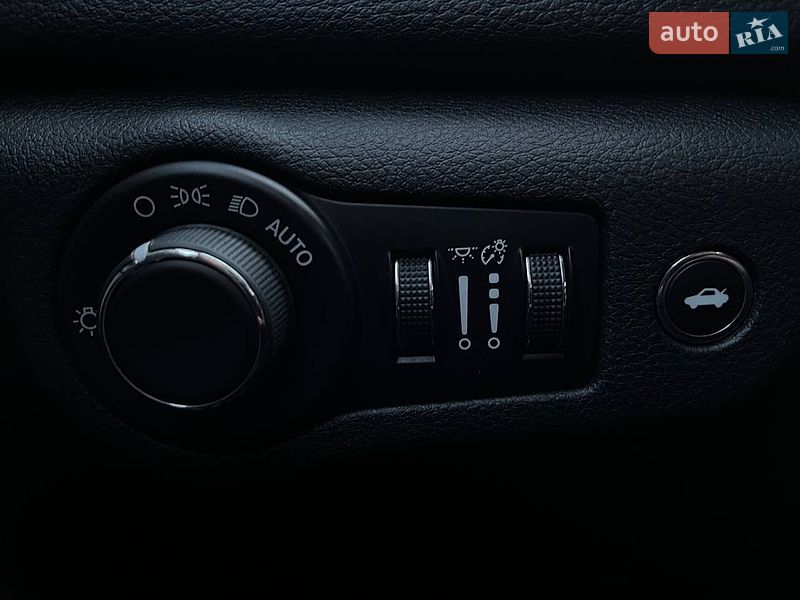 Седан Chrysler 200 2015 в Киеве