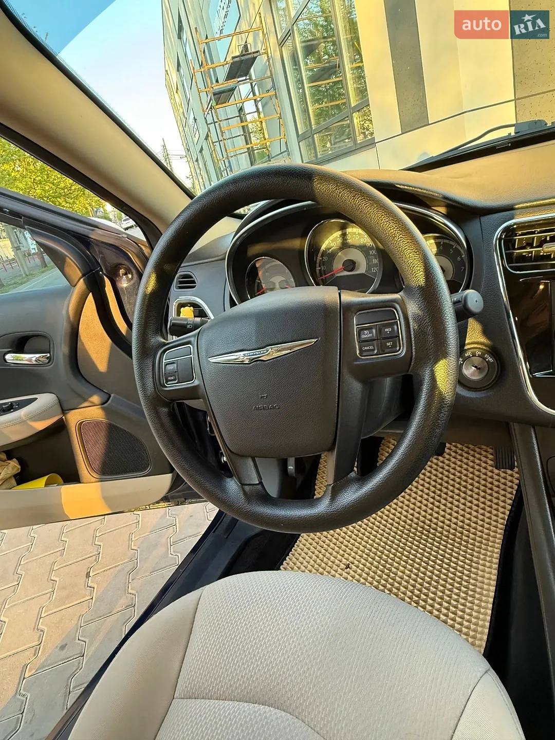2013 Chrysler 200 - мініатюра 9