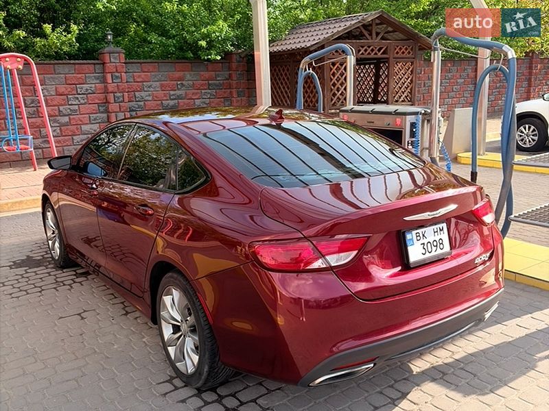 Седан Chrysler 200 2015 в Рівному