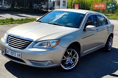 Седан Chrysler 200 2014 в Тернополі