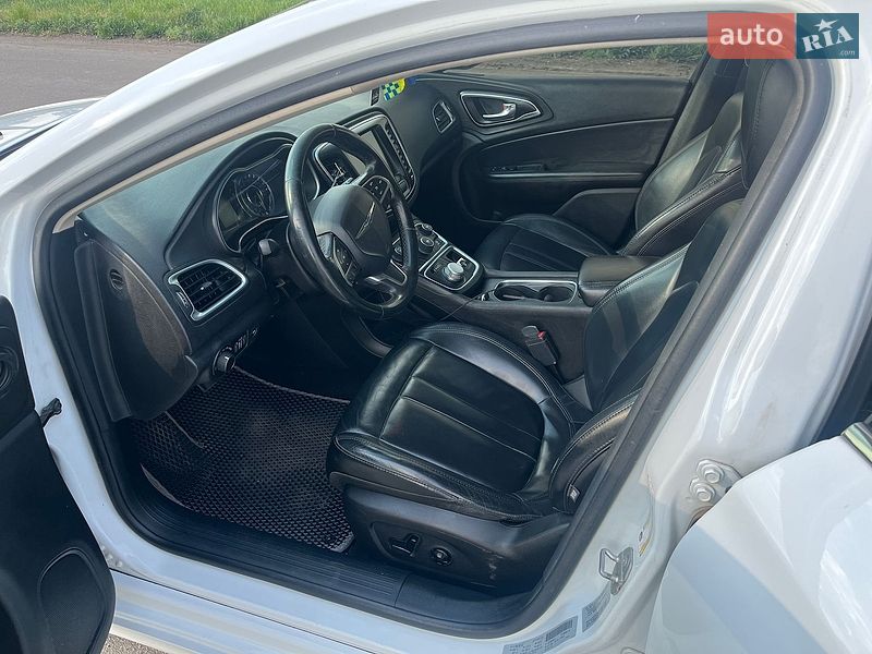 Седан Chrysler 200 2016 в Шепетівці