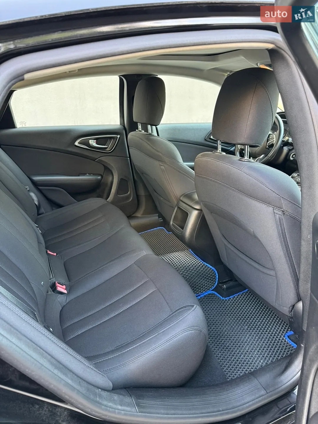 2016 Chrysler 200 - мініатюра 2