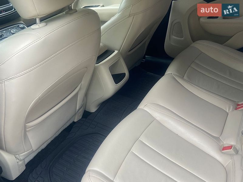 Седан Chrysler 200 2016 в Коростене