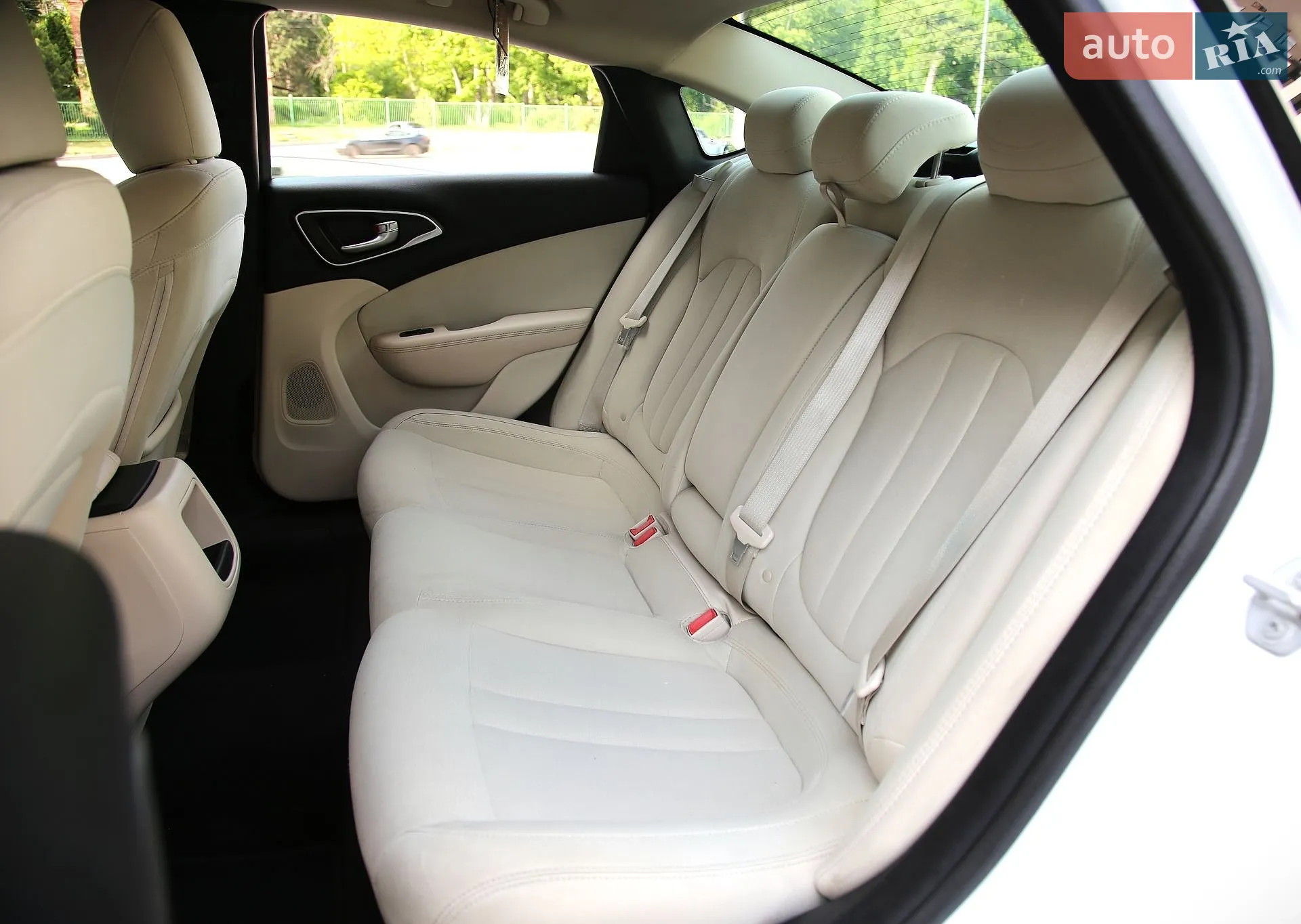 2015 Chrysler 200 - мініатюра 8