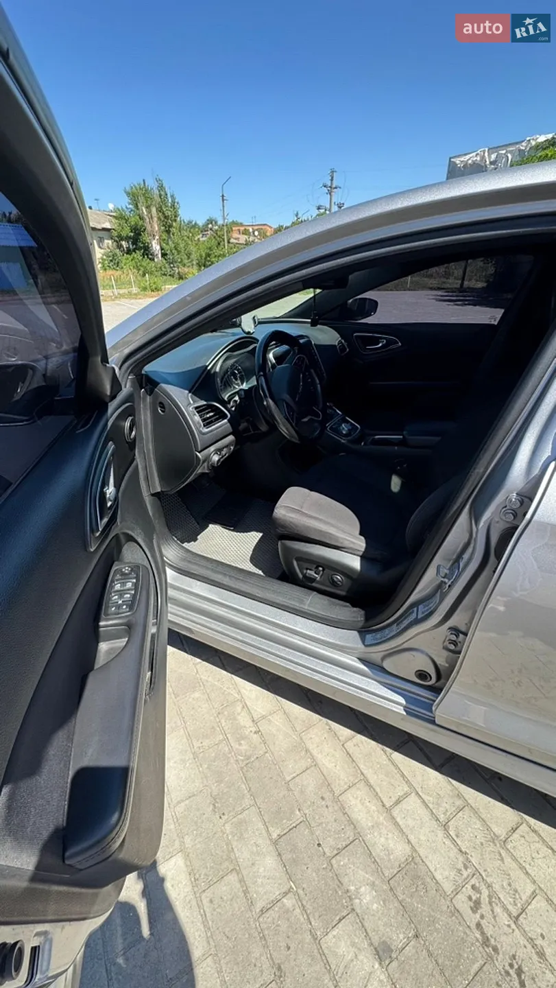 Chrysler 200 2014 VIN 1C3CCCAB1FN596189 фото оголошення 5 з 10
