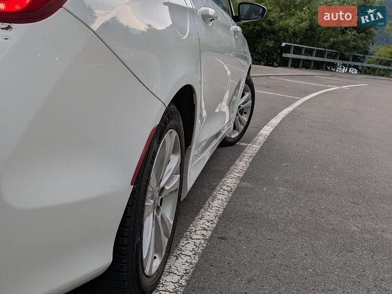 Седан Chrysler 200 2015 в Тернополе