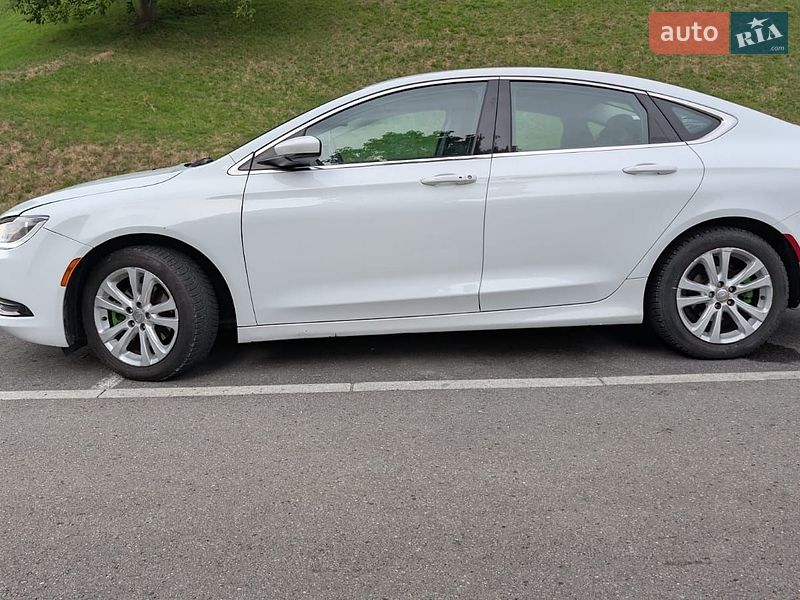 Chrysler 200, photos from the listing