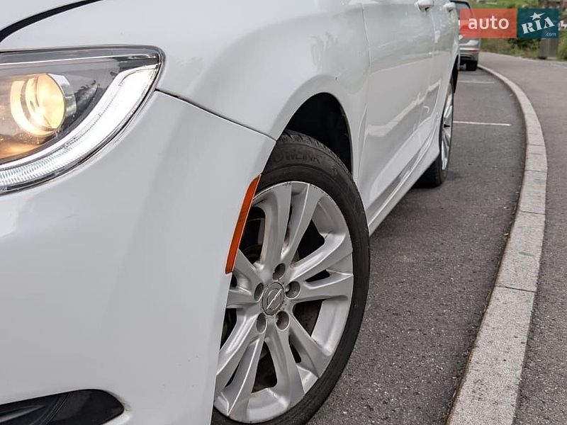 Седан Chrysler 200 2015 в Тернополе