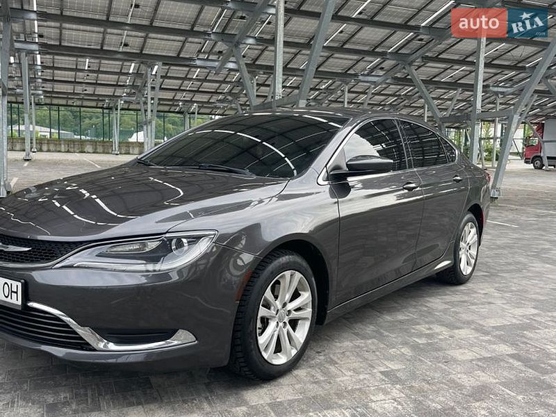 Седан Chrysler 200 2015 в Львове
