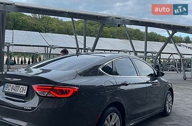 Седан Chrysler 200 2015 в Львове