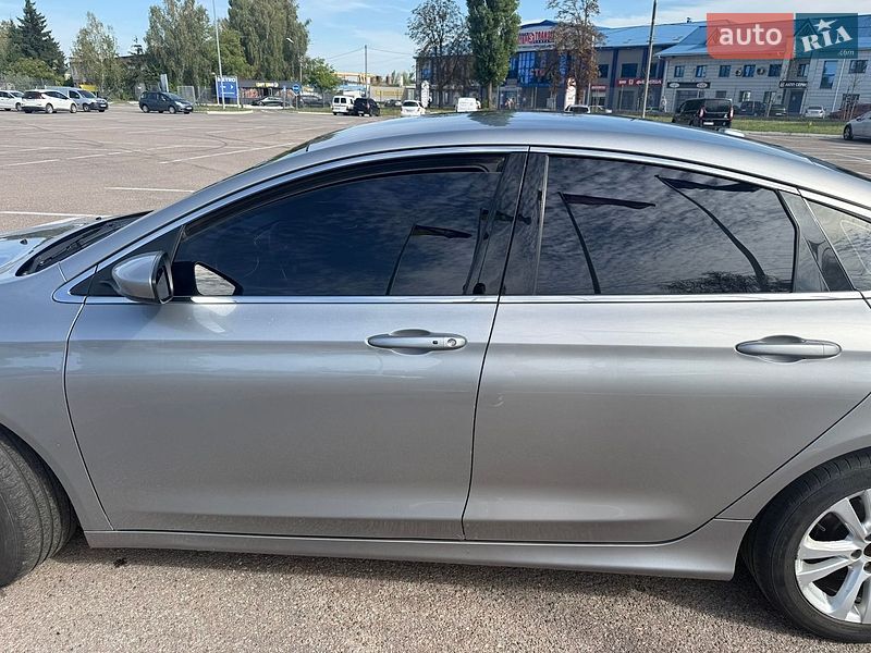 Седан Chrysler 200 2015 в Житомире