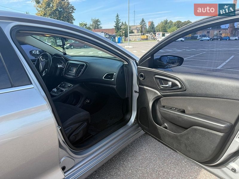 Седан Chrysler 200 2015 в Житомире