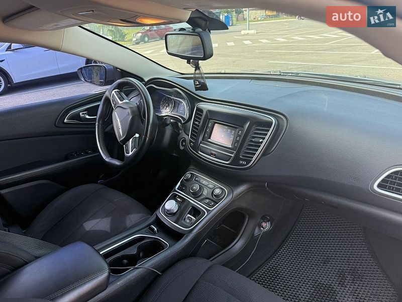 Седан Chrysler 200 2015 в Житомире