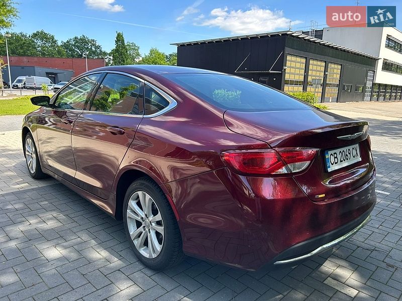 Chrysler 200, photos from the listing