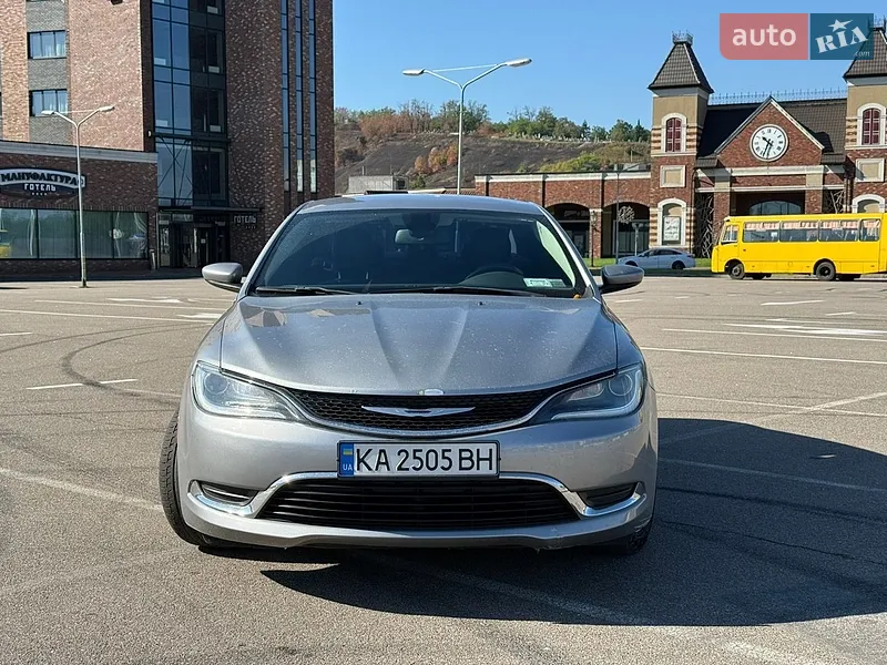 Chrysler 200