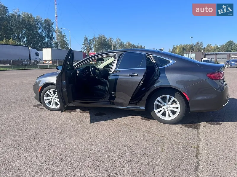 Chrysler 200