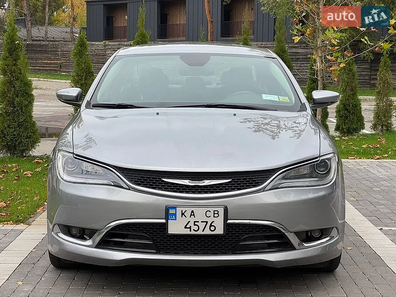 Chrysler 200