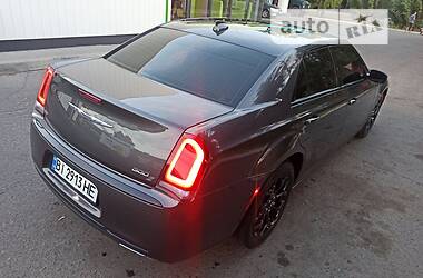 Седан Chrysler 300 S 2015 в Лубнах