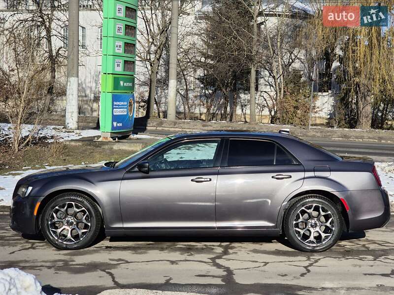 Седан Chrysler 300 S 2016 в Львові