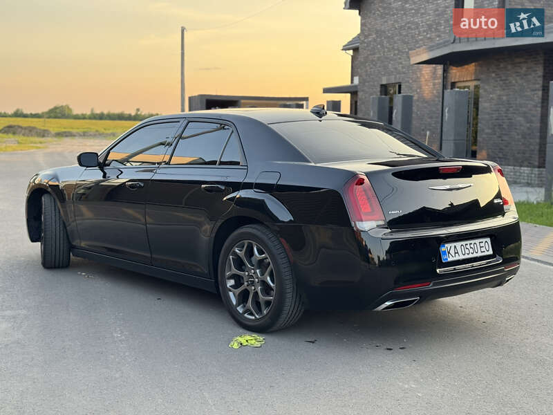 Седан Chrysler 300 S 2015 в Киеве