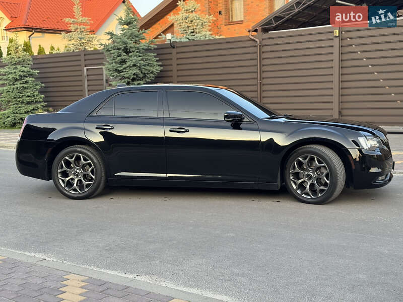 Седан Chrysler 300 S 2015 в Киеве