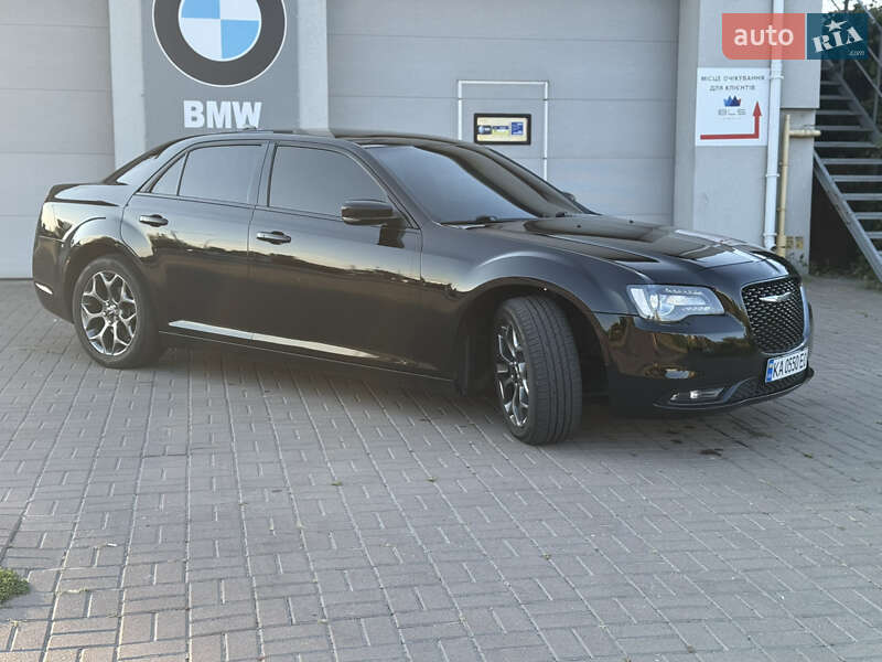 Седан Chrysler 300 S 2015 в Киеве
