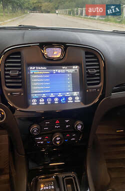 Седан Chrysler 300 S 2022 в 