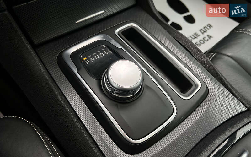 Седан Chrysler 300 S 2015 в Львові