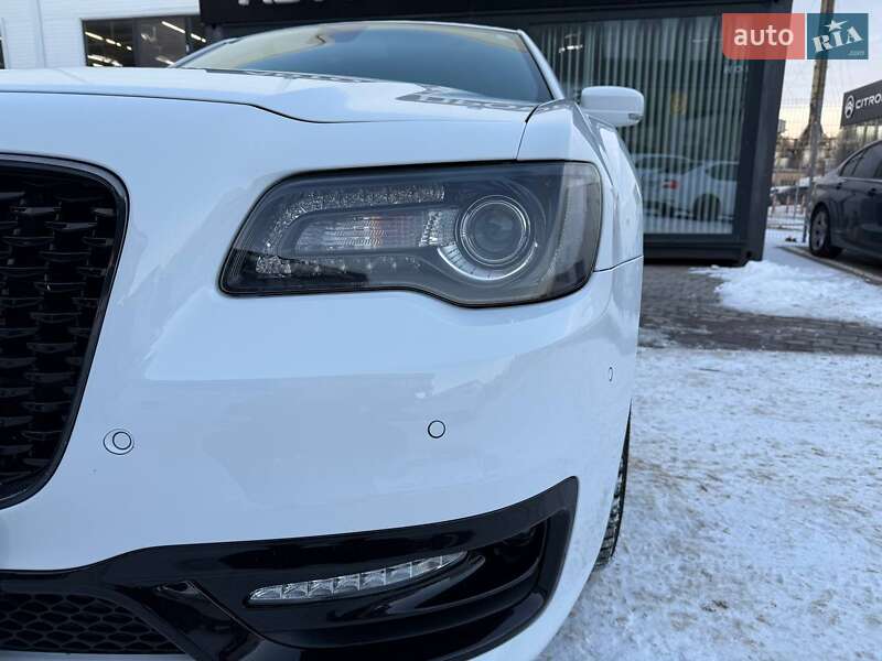 Седан Chrysler 300 S 2022 в Одессе