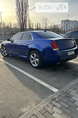 Седан Chrysler 300 2018 в Киеве