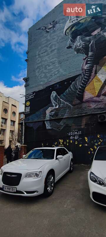 Седан Chrysler 300 2016 в Києві