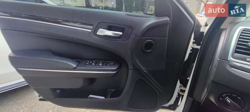 Седан Chrysler 300 2016 в Києві