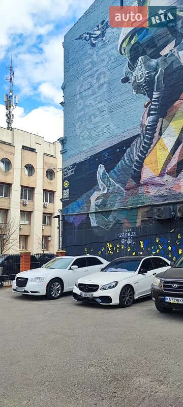 Седан Chrysler 300 2016 в Києві