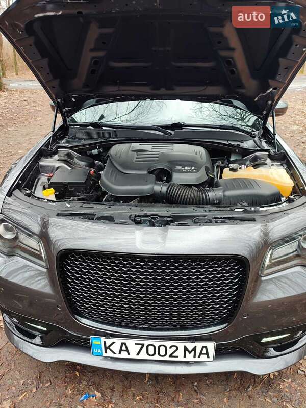 Седан Chrysler 300 2016 в Теплике