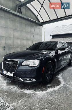 Седан Chrysler 300 2016 в Львові