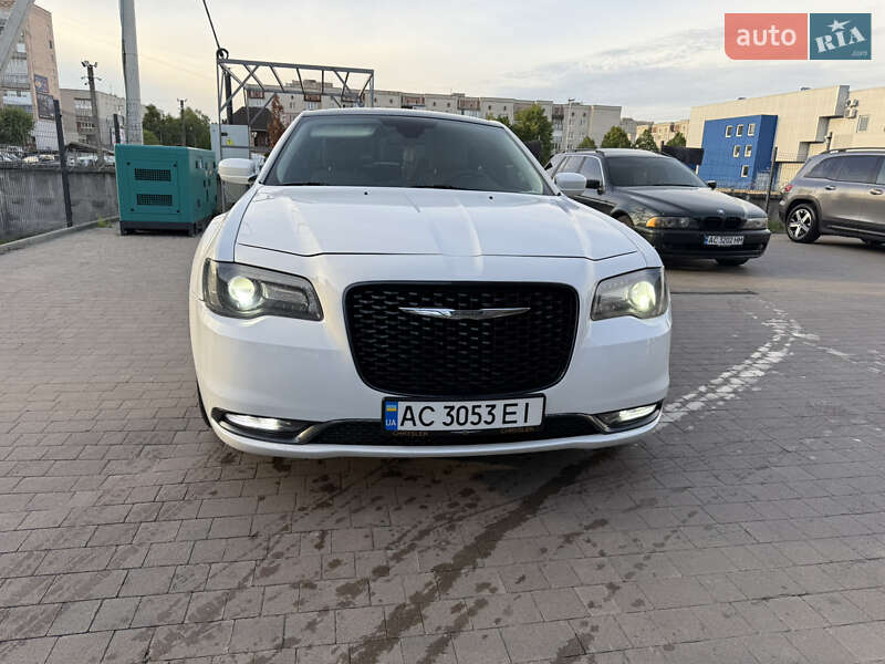 Седан Chrysler 300 2017 в Ковелі
