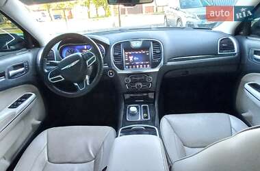 Седан Chrysler 300 2017 в 