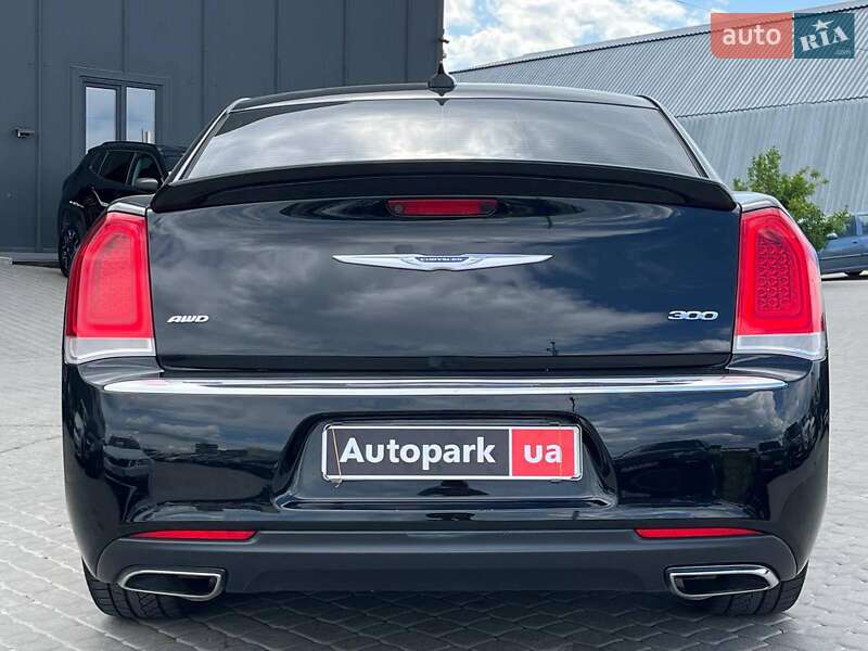 Седан Chrysler 300 2018 в Львове