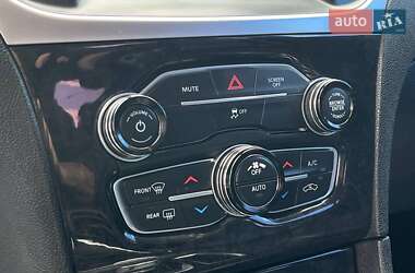 Седан Chrysler 300 2018 в 